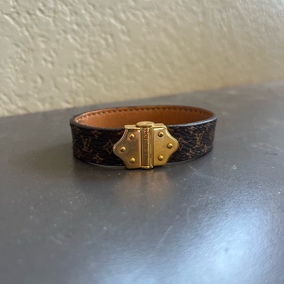 LV Bracelet - Picture 3 of 7